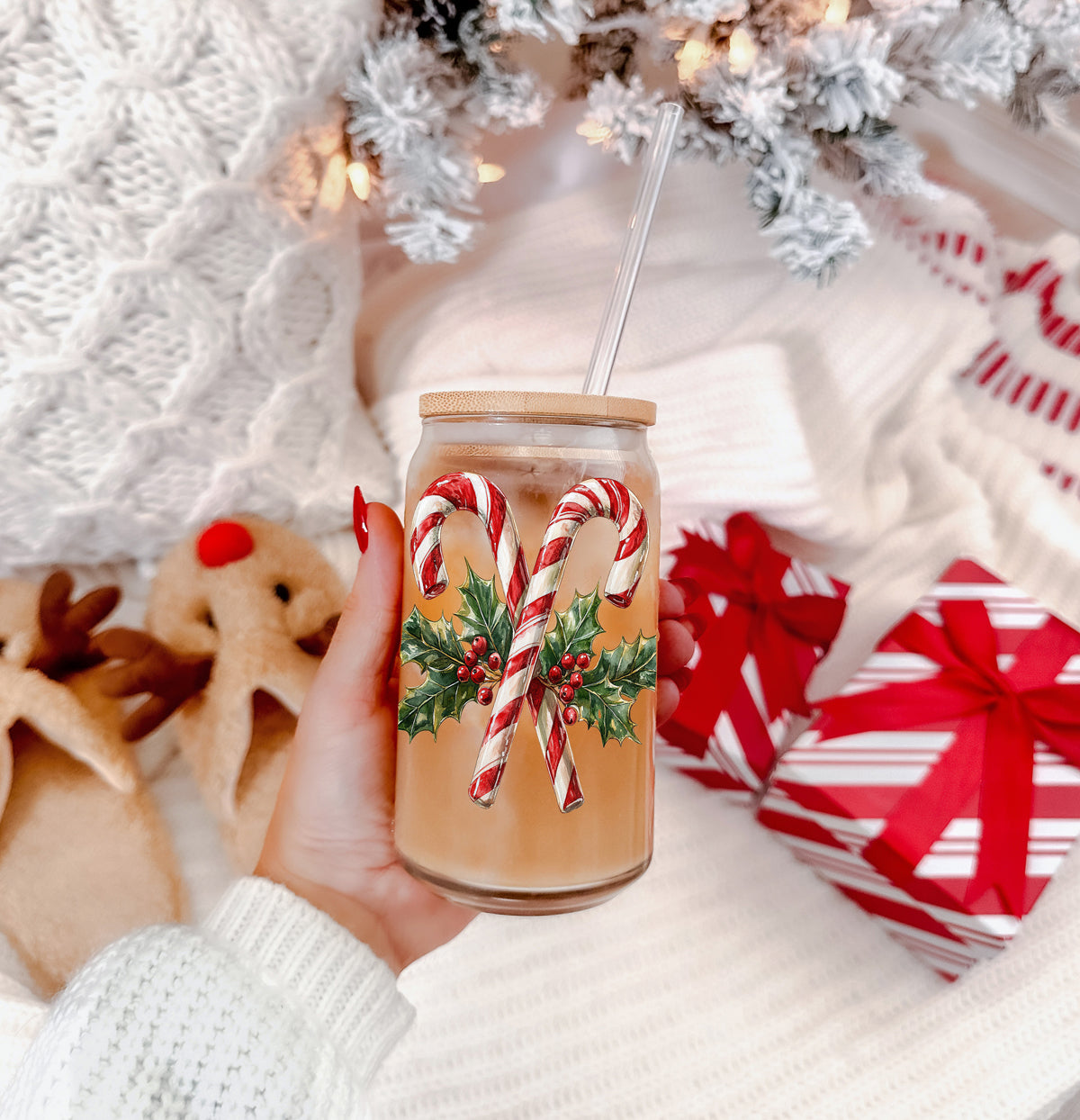 Christmas glass cup 17oz with bamboo lid - Candy cane holly tumbler with glass straw - Holiday drinkware gift
Holiday glass tumbler 17oz - Christmas candy cane holly coffee cup bamboo lid - Festive drinkware with straw